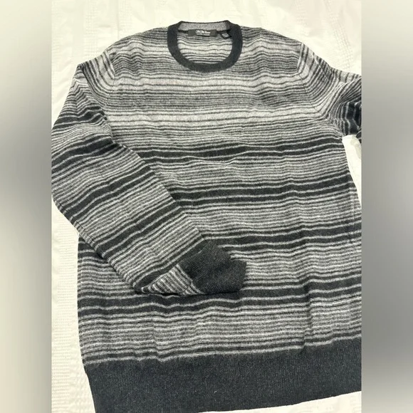 Saks cashmere sweater - Picture 2 of 5